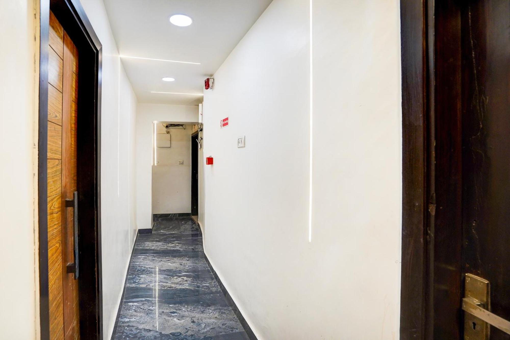 Staybook Hotel Atlanta New Delhi Train Station المظهر الخارجي الصورة